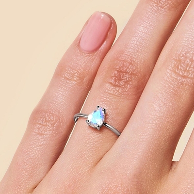 14Kローズの金のナシは可憐なMoonstoneの宝石類の簡単なMoonstoneリングを切った