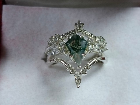 自然なコケ瑪瑙の花の形の伯爵夫人の花のダイヤモンド結婚式の集りリング