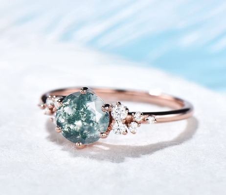 型の緑の宝石用原石の雪の吹きだまりの集りの結婚指輪の自然なコケ瑪瑙