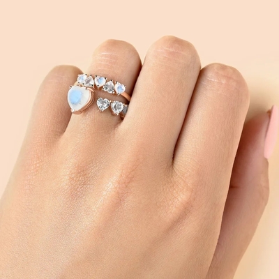 一致する女性925の純銀製のMoonstoneリング中心の形の宝石用原石の珍味のための粋なリング リングを積み重ねる