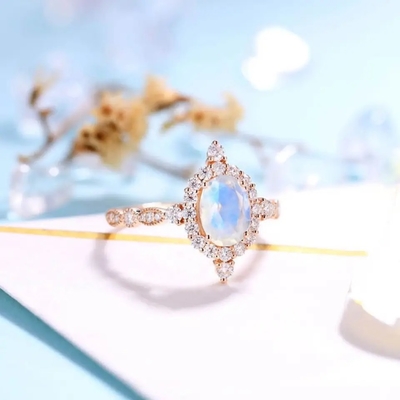 最も新しいローズの金張り925の純銀製の宝石類の楕円形は青いMoonstoneの婚約指輪を切った