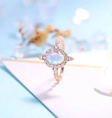 最も新しいローズの金張り925の純銀製の宝石類の楕円形は青いMoonstoneの婚約指輪を切った
