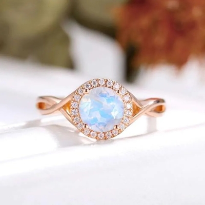 925純銀製の彫面を切り出された虹のMoonstoneの婚約指輪のあたりの自然な宝石用原石の宝石類