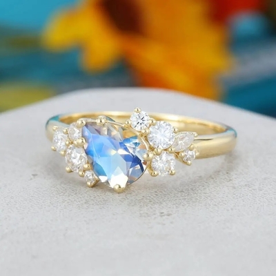 14Kイエロー・ゴールドの女性の西洋ナシ形のMoonstoneの婚約指輪のための花嫁の旧式な約束記念日のギフト