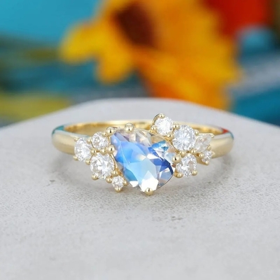 14Kイエロー・ゴールドの女性の西洋ナシ形のMoonstoneの婚約指輪のための花嫁の旧式な約束記念日のギフト