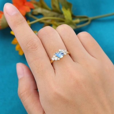 14Kイエロー・ゴールドの女性の西洋ナシ形のMoonstoneの婚約指輪のための花嫁の旧式な約束記念日のギフト