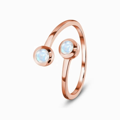 調節可能な925純銀製の彫面を切り出された虹のMoonstoneの宝石類の丸型
