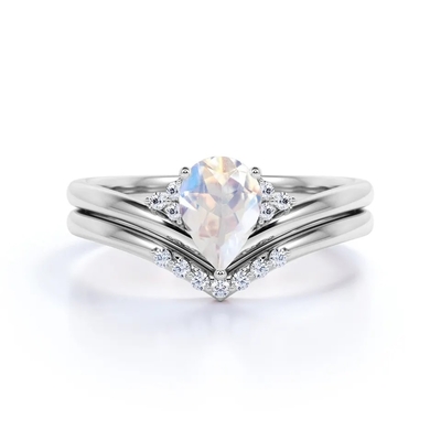 S925金の自然なナシはCzの虹のMoonstoneリングBohoの結婚式セットを形づける