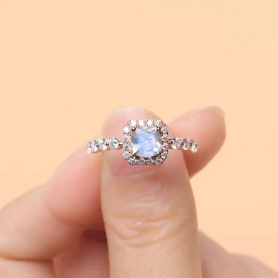 美しい925純銀製リング、女の子のための楕円形の切られたMoonstoneの宝石用原石リング