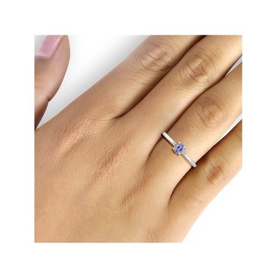 宝石王0.18 Ct 10Kイエロー・ゴールドの熊手が付いている青いTanzanite 925の純銀製リングは鳴る
