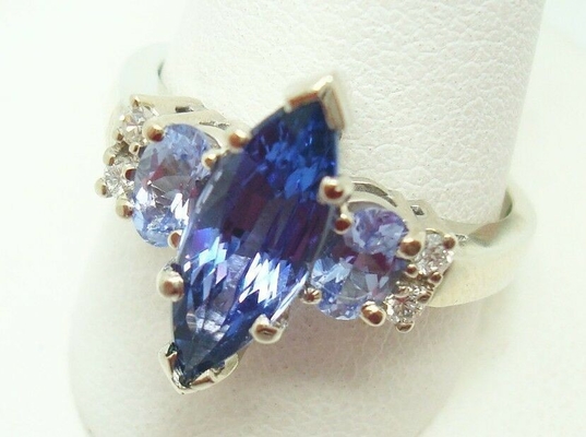 白いダイヤモンドのアクセントの花の設計JewelersClub Tanzaniteリング純銀製リング宝石類