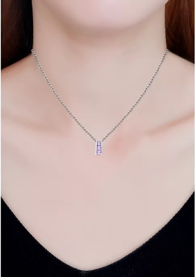 3/8 ct。t.w.純銀製の紫色の3石の梯子の吊り下げ式のネックレス