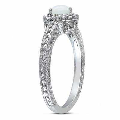 5.0mmのハート形のオパールおよび1/8 CT。純銀製のT.W. Diamond Frameリング