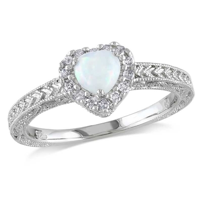 5.0mmのハート形のオパールおよび1/8 CT。純銀製のT.W. Diamond Frameリング