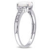 楕円形のオパールおよび1/15 CT。T.W. Diamond Bypassは純銀製のすねリングを裂いた