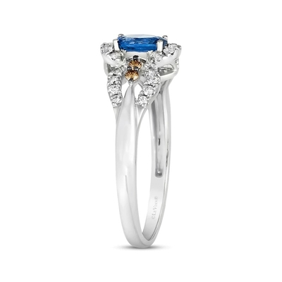 Le Vian Ovalの切口のサファイア リング1/5 Cttwのダイヤモンド14Kのバニラ金