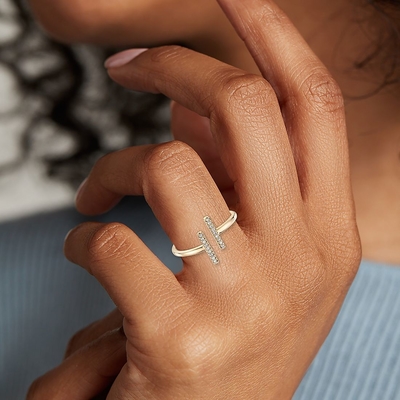 9kイエロー・ゴールドの敏感なPavéの割れた棒ダイヤモンドの婚約指輪を使って