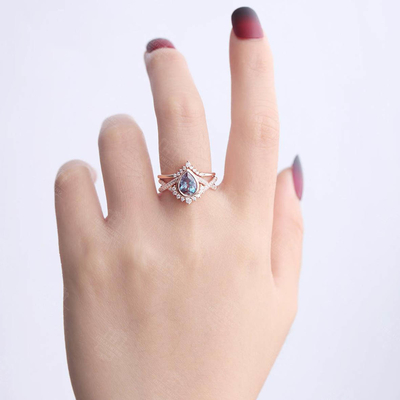 925純銀製のナシの形型の結婚指輪のローズの金のAlexandriteの婚約指輪セット