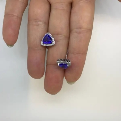925の純銀製の一つはめの宝石の青いTanzaniteのイヤリングの宝石類CZの小さく古典的な兆の切口のTanzaniteのスタッドのイヤリング