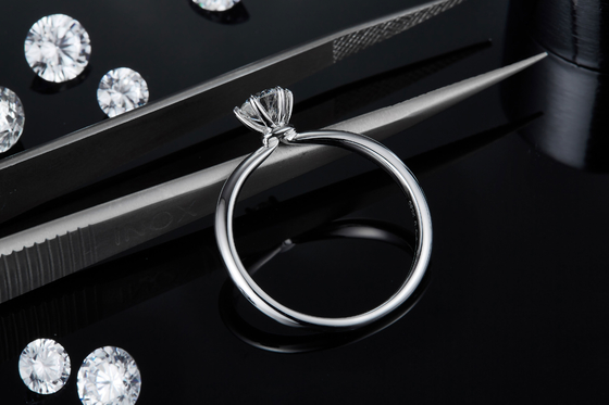 Moissaniteの卸し売り宝石類925の純銀製の結婚の約束のMoissaniteのダイヤモンド指輪