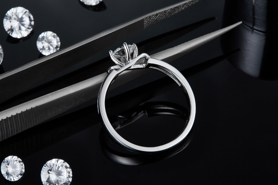 白い四角MoissaniteおよびサファイアのPlatineveのダイヤモンドの宝石類の女性はSilver1.94CTWと鳴る