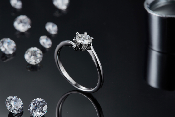 7.5mm Moissaniteの銀リング開いた方法壮大さの宝石類のあたりの女性9k