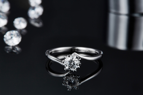 7.5mm Moissaniteの銀リング開いた方法壮大さの宝石類のあたりの女性9k