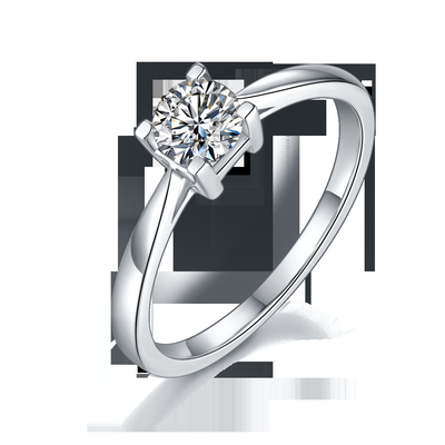 独特なS925東西の配置のエメラルドは現代Moissaniteの結婚式の婚約指輪を切った