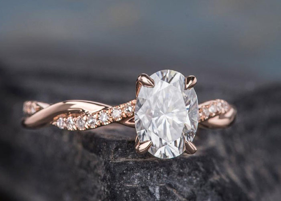 Mossianite 2.5ct Oval Engagement Ring 18KローズGold Material