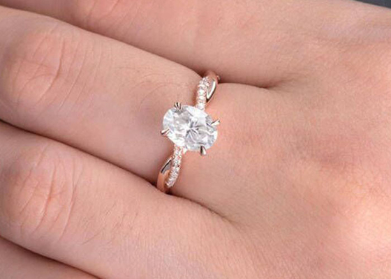 Mossianite 2.5ct Oval Engagement Ring 18KローズGold Material