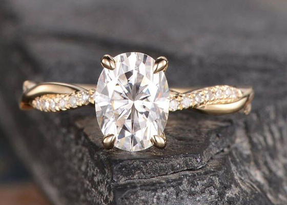 Mossianite 2.5ct Oval Engagement Ring 18KローズGold Material