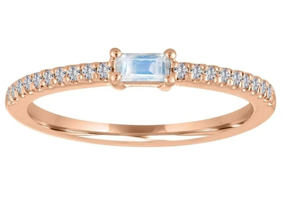 青いMoonstone 9K Gold Ring 5×2.5MM 0.20ct Weight For Engagement