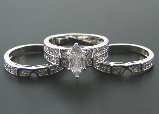 10K 14K Gold Engagement結婚指輪、0.68ct 56pcs Naturalダイヤモンド指輪ODM