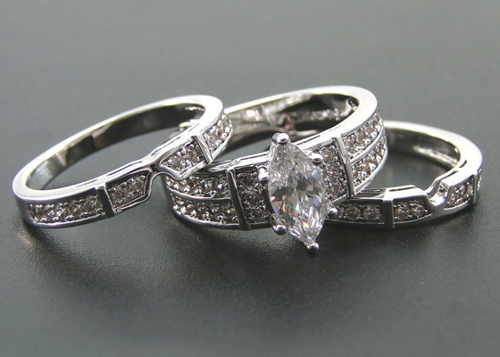10K 14K Gold Engagement結婚指輪、0.68ct 56pcs Naturalダイヤモンド指輪ODM