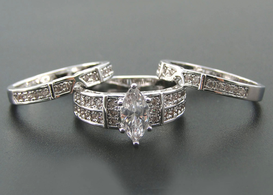 10K 14K Gold Engagement結婚指輪、0.68ct 56pcs Naturalダイヤモンド指輪ODM