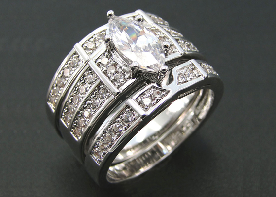 10K 14K Gold Engagement結婚指輪、0.68ct 56pcs Naturalダイヤモンド指輪ODM