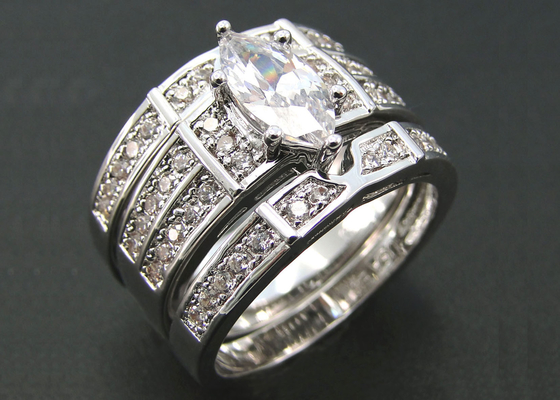 10K 14K Gold Engagement結婚指輪、0.68ct 56pcs Naturalダイヤモンド指輪ODM