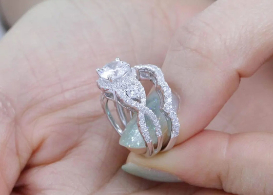 OEM ODM Natural Diamond Wedding Rings、Halo Style Promise Rings 6.5mm Dimension