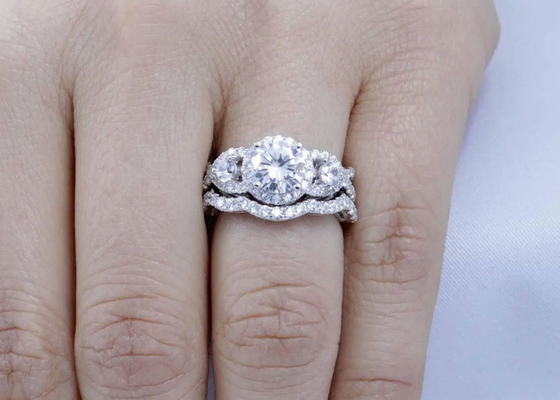 OEM ODM Natural Diamond Wedding Rings、Halo Style Promise Rings 6.5mm Dimension