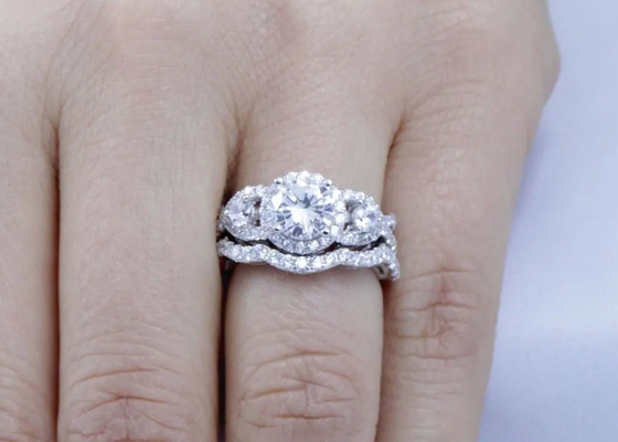 OEM ODM Natural Diamond Wedding Rings、Halo Style Promise Rings 6.5mm Dimension