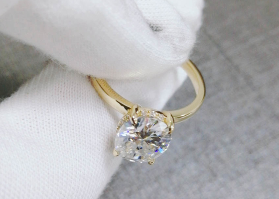 1.5ct Oval Cut Lab Grown Moissanite Ring 14K Gold Material 0.7×0.9cmのサイズ