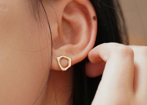 Anniversaryのための不規則なCircle 9k Gold Earrings 8mm Dimension