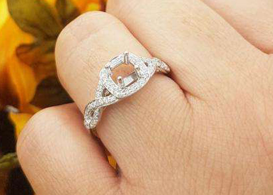 Birthdayのための0.38ct 1.3mm 14k White Gold Semi Mount Rings Cushion Cut