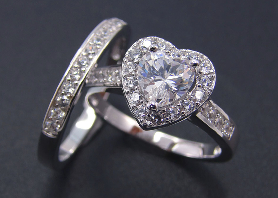 華麗なCut 1 Carat Heart Diamond Ring 1pcs 6.5MM Stone Size