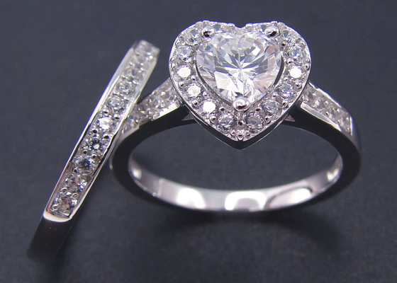 華麗なCut 1 Carat Heart Diamond Ring 1pcs 6.5MM Stone Size