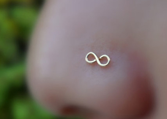可憐な18K Gold Nose Piercing L Shaped 0.6mm Thickness Hypoallergenic