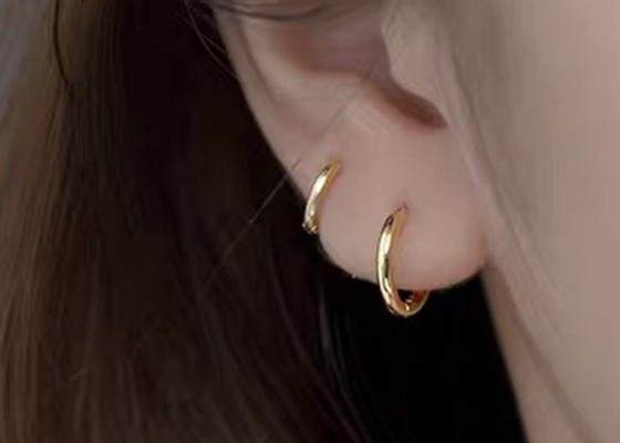 Helixセクシーな14k Gold Hoop Earrings ODM For Women 1.2mm×10mm Dimension