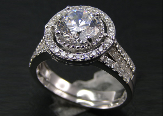 1.25 Engagement Prong Setting TypeのためのCt Round Halo Wedding Ring Sets OEM