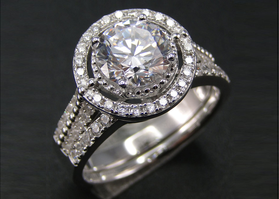 1.25 Engagement Prong Setting TypeのためのCt Round Halo Wedding Ring Sets OEM