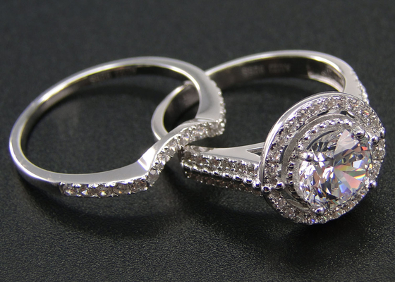 1.25 Engagement Prong Setting TypeのためのCt Round Halo Wedding Ring Sets OEM